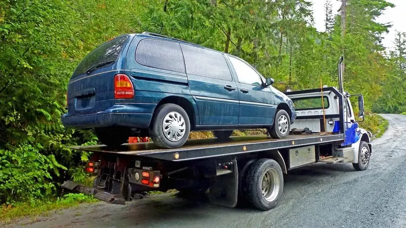 Kansas City flatbed towing a cargo van
