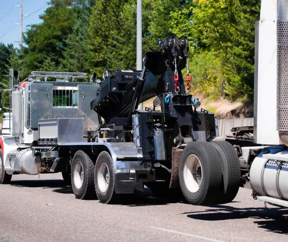 tow truck on western highway approach to Independence